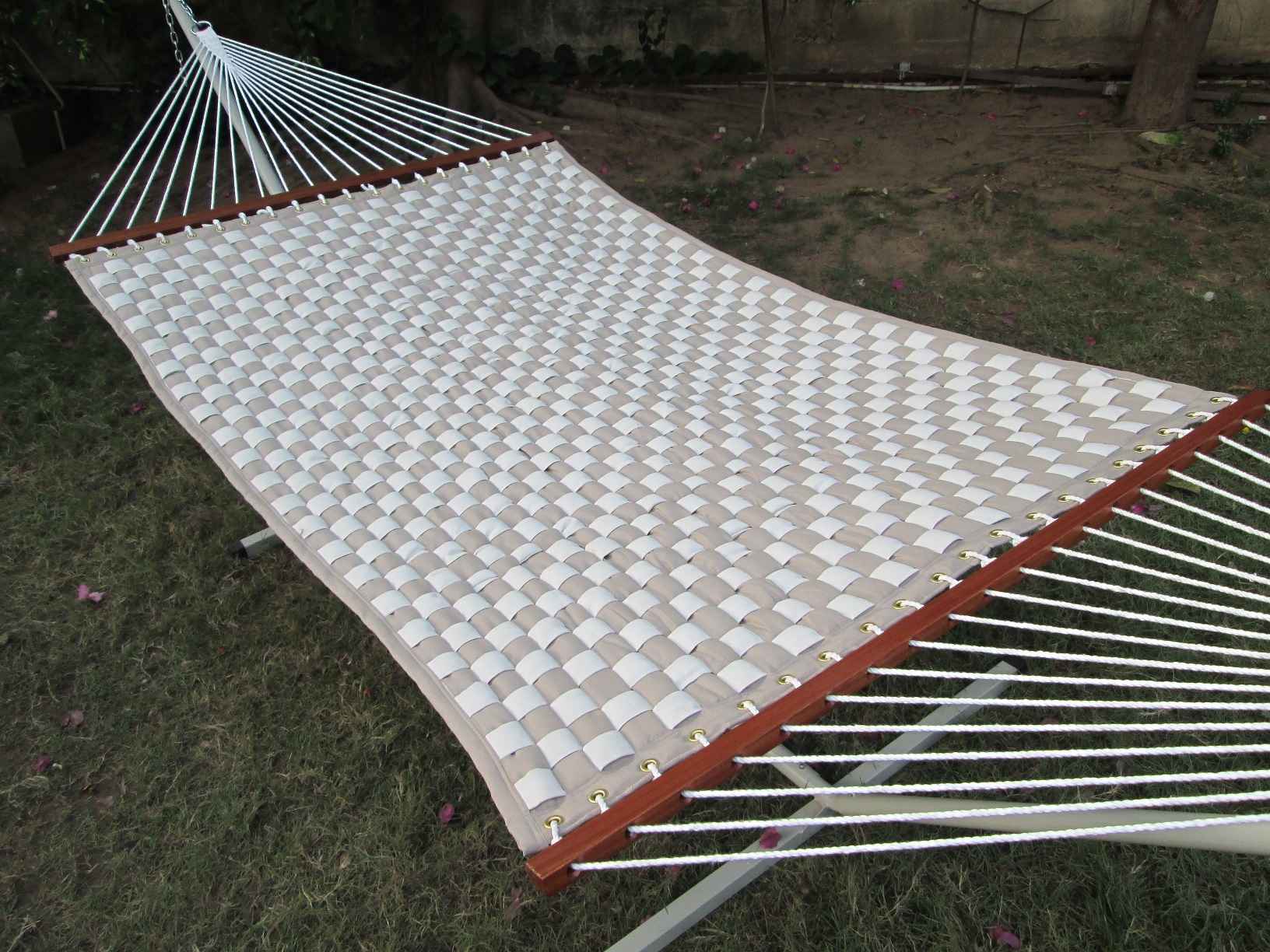 Hangit Outdoor Tan & Flax Checkered Quilted Hammock with Steel hammock stand