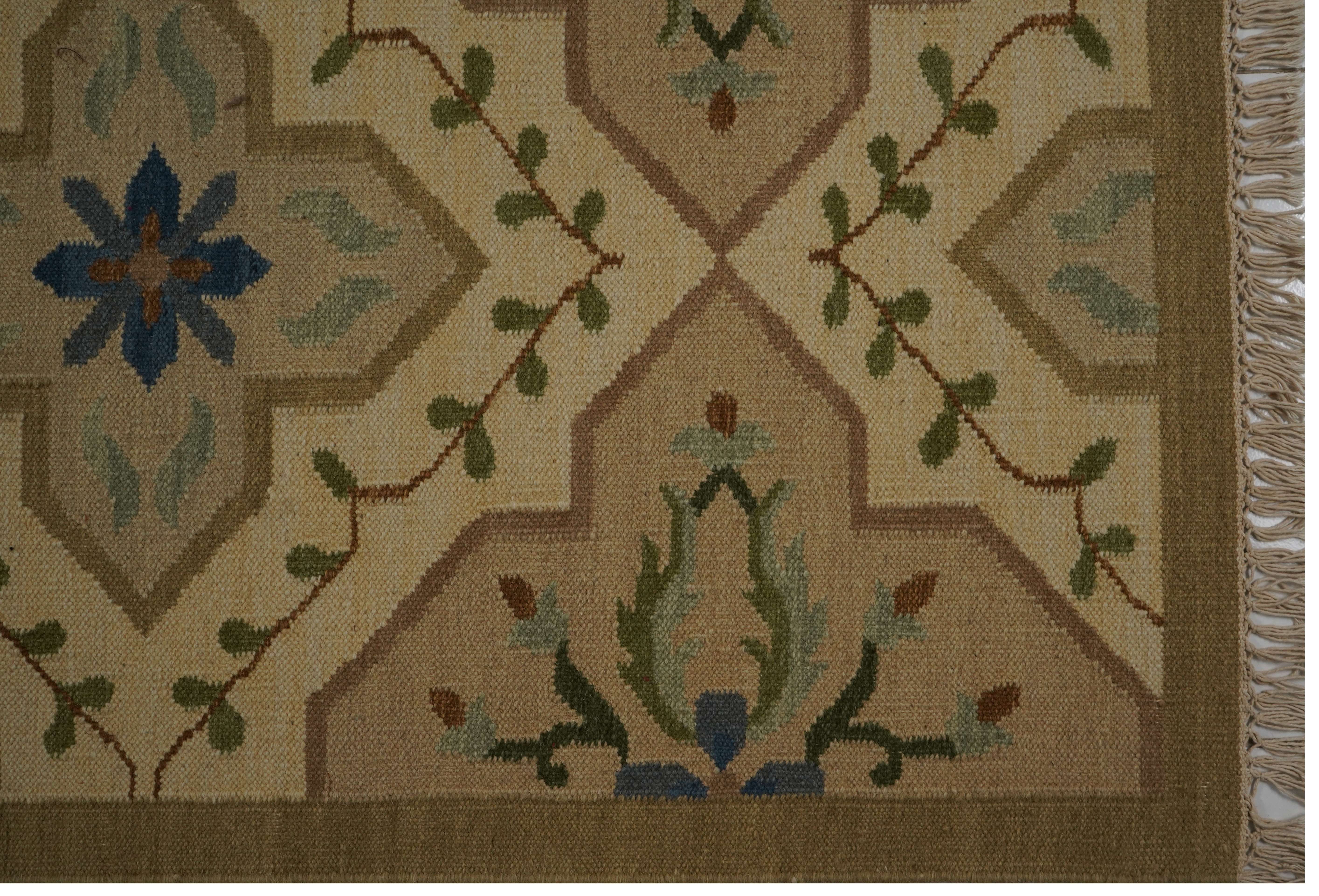 CREAM GREEN LEAF PATTERN RUG