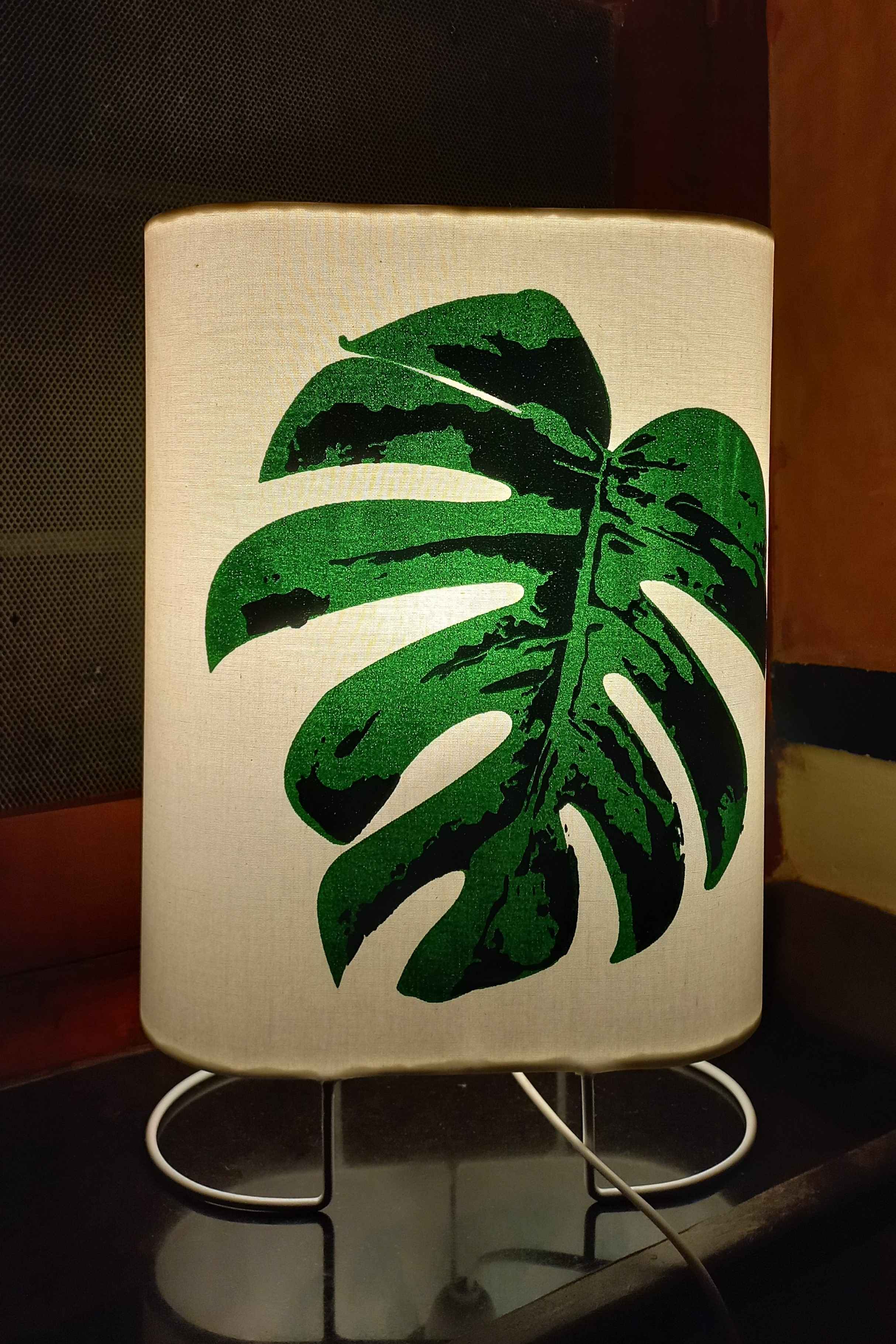 Leaf Foliage Oval Table Lamp