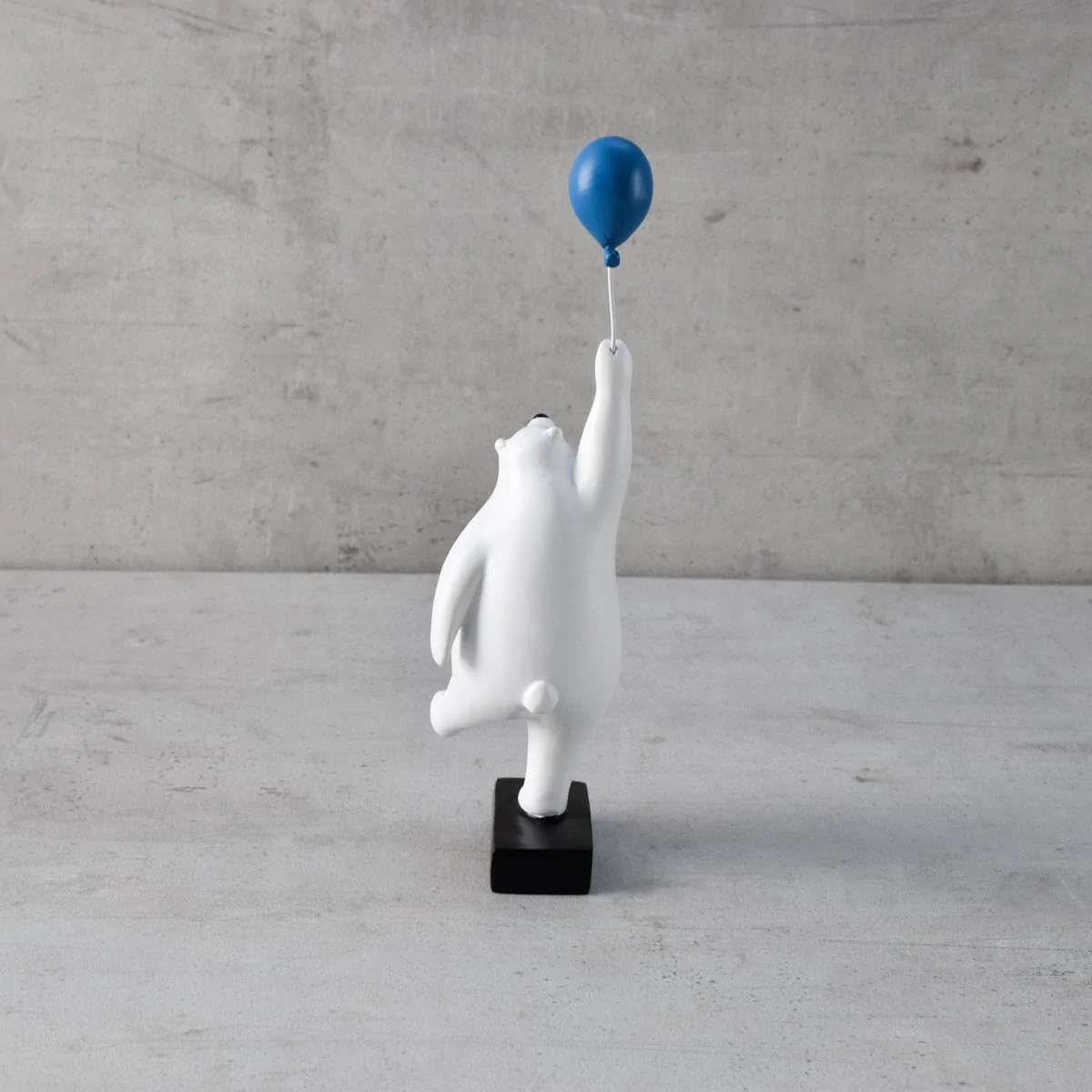 Bertie with Blue Balloon Sculpture