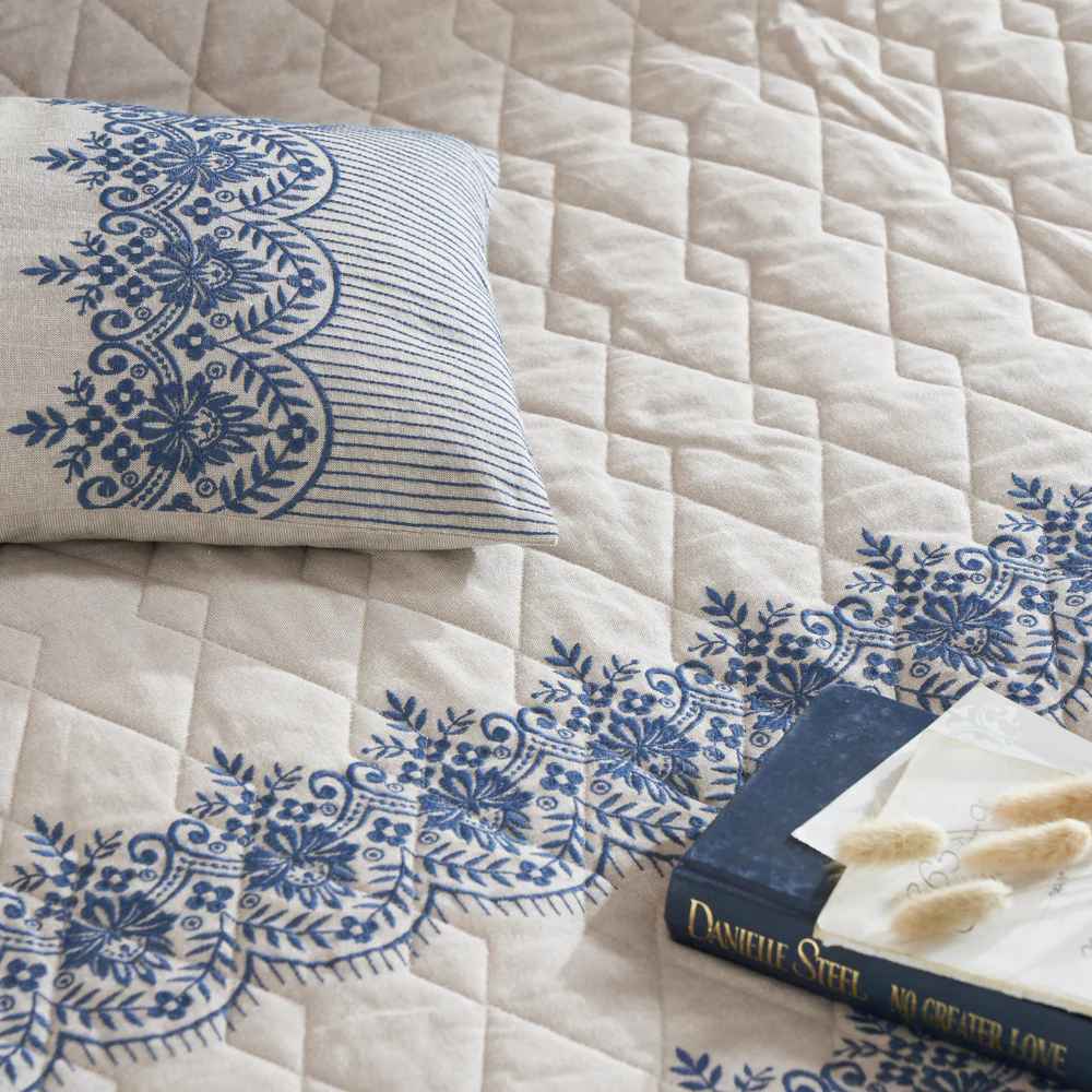 Mosaic Embroidered Bedspread Set