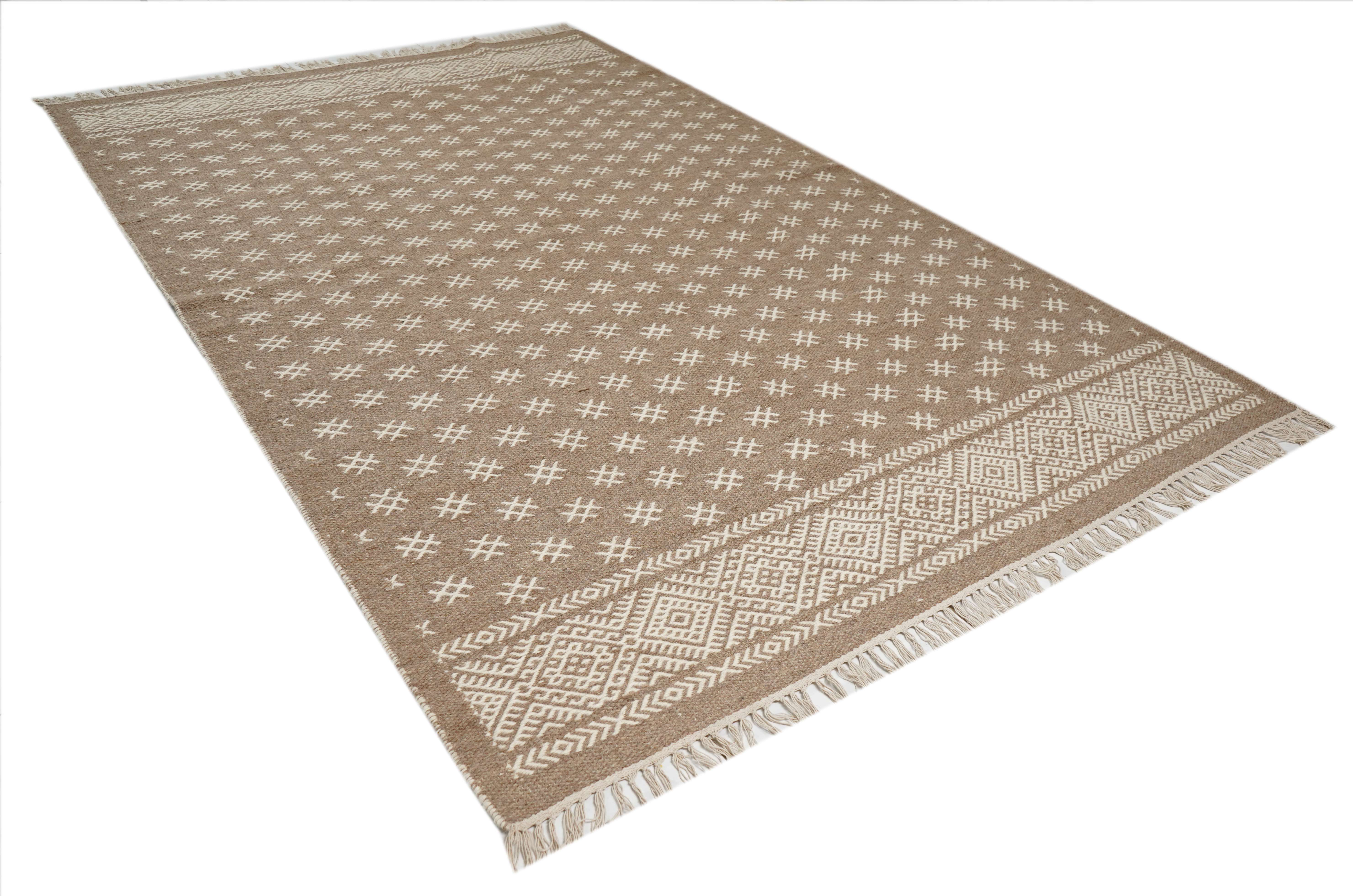 BROWN KILIM RUG WITH WHITE FLOWER