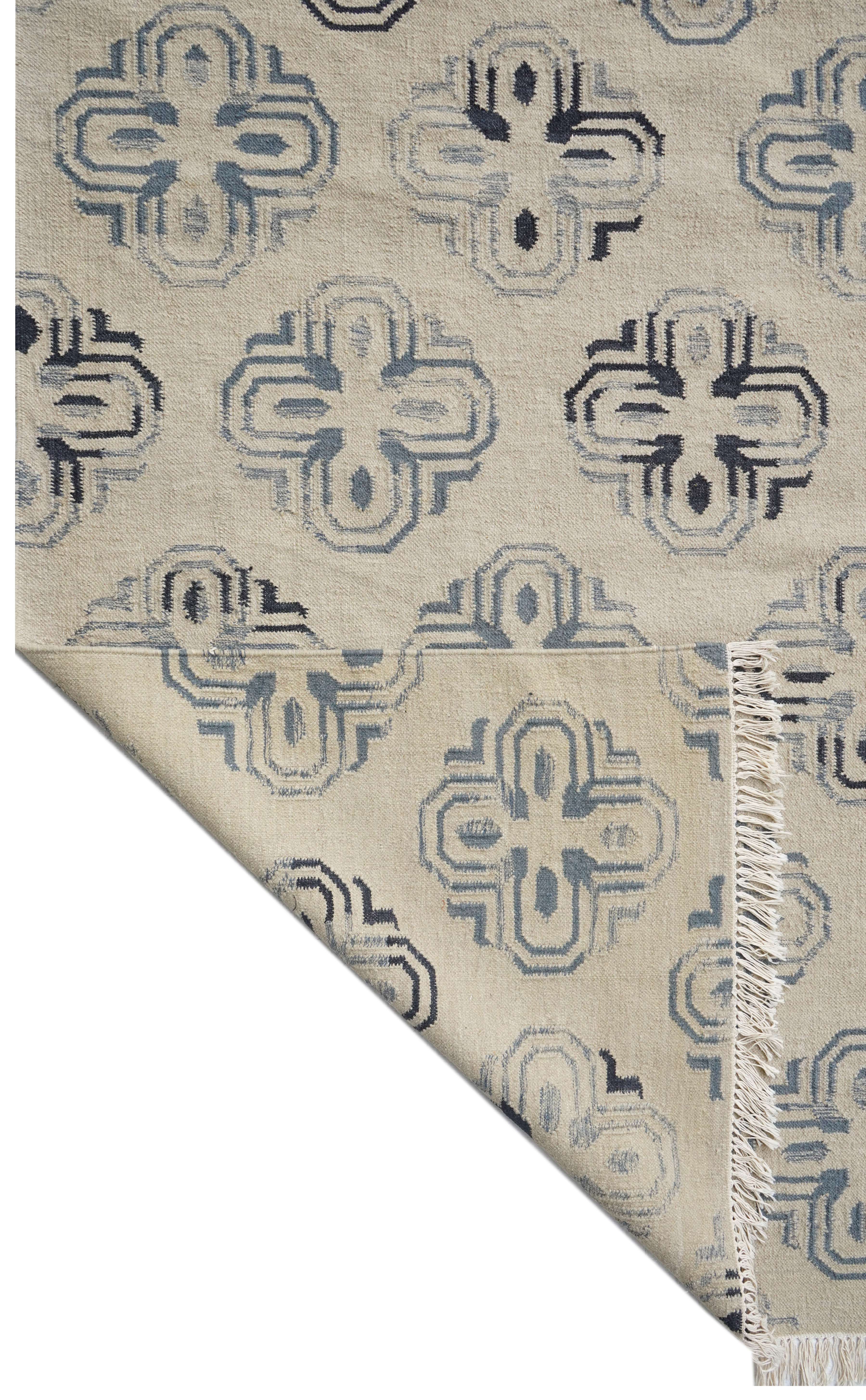 CREAM KILIM WITH BLUE FLOWER