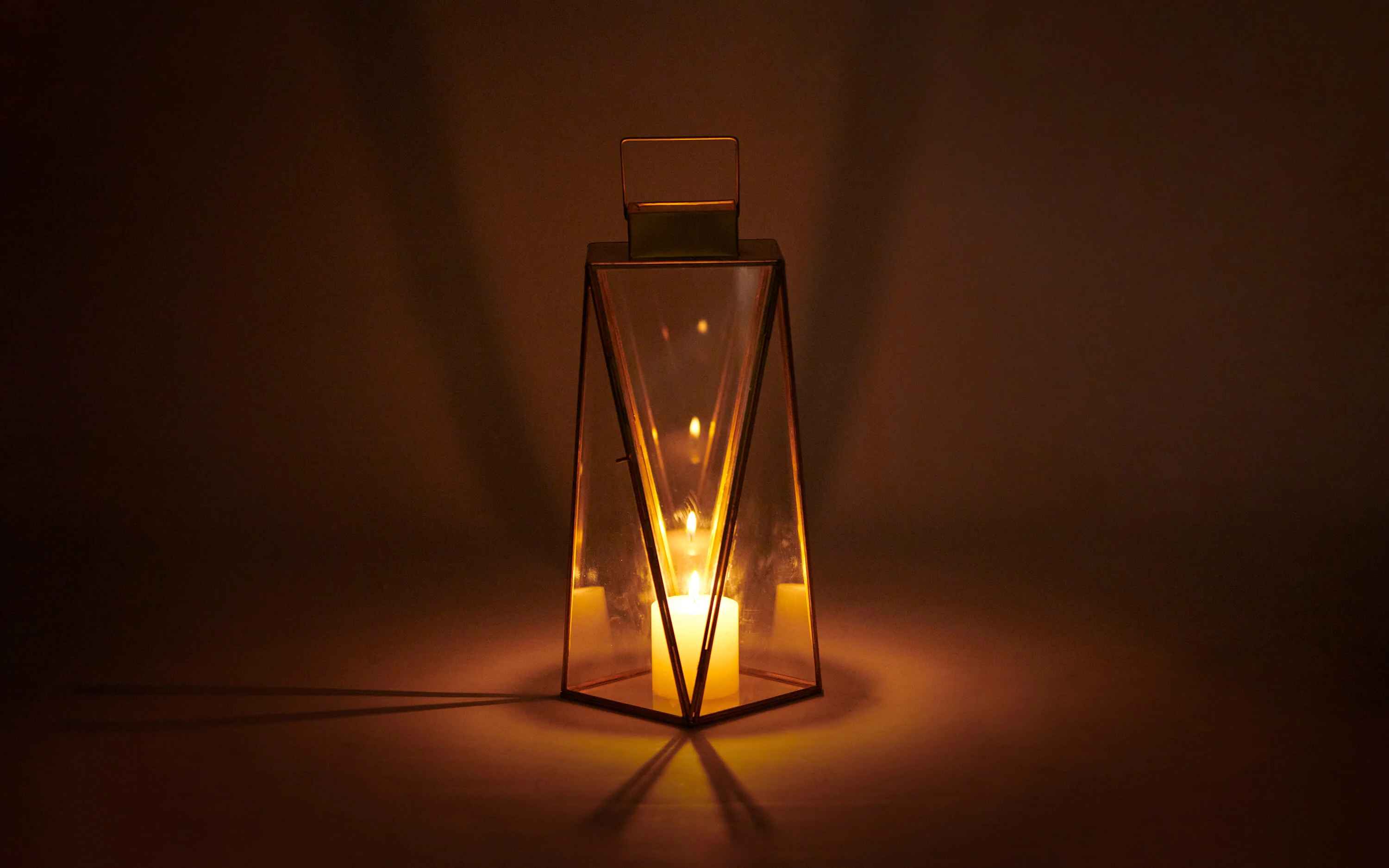 Alex Lantern Medium